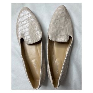 Nine West Size 10 ladies flats.